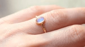 Rainbow Moonstone Meaning – Magic, Calm & Inner Balance 2 image 4